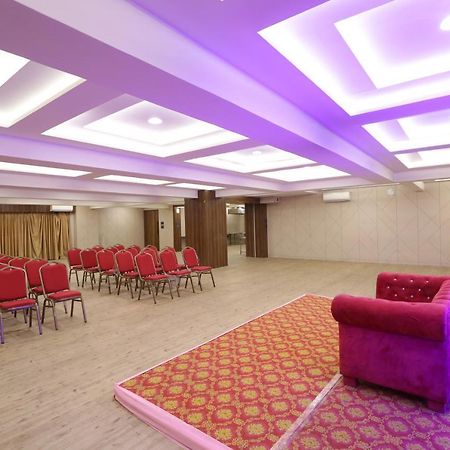 Hotel Privya Rooms And Banquet Surat Exterior photo
