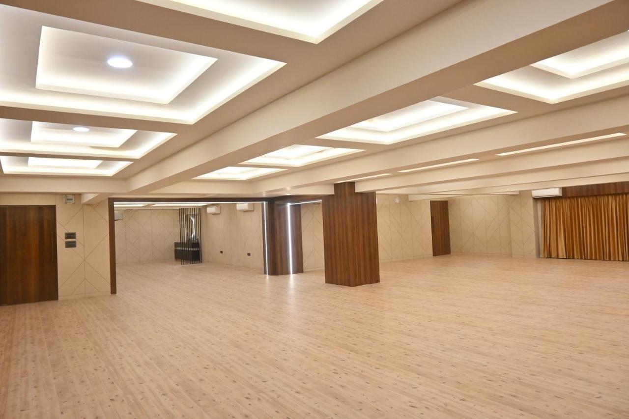 Hotel Privya Rooms And Banquet Surat Exterior photo