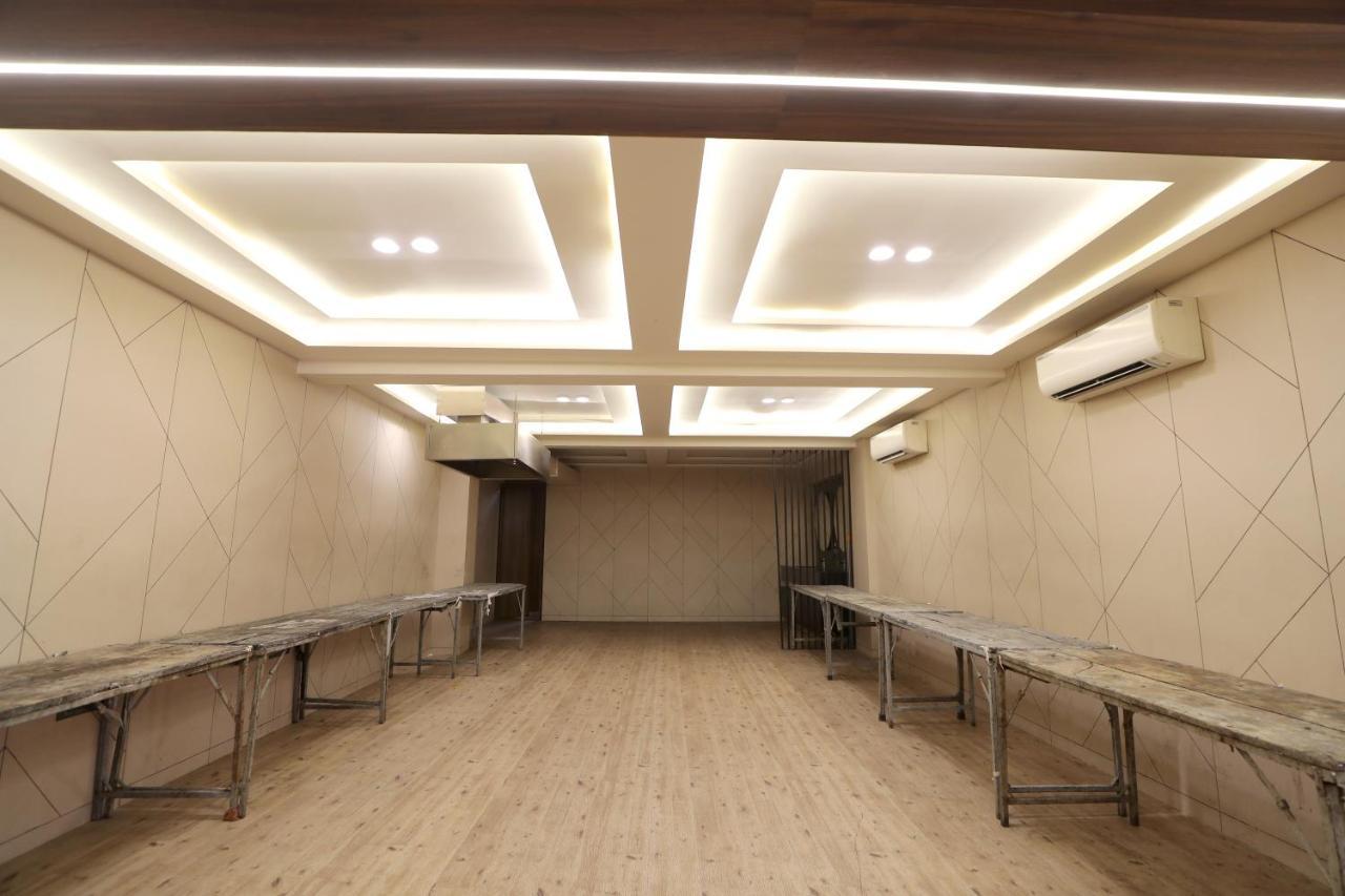 Hotel Privya Rooms And Banquet Surat Exterior photo