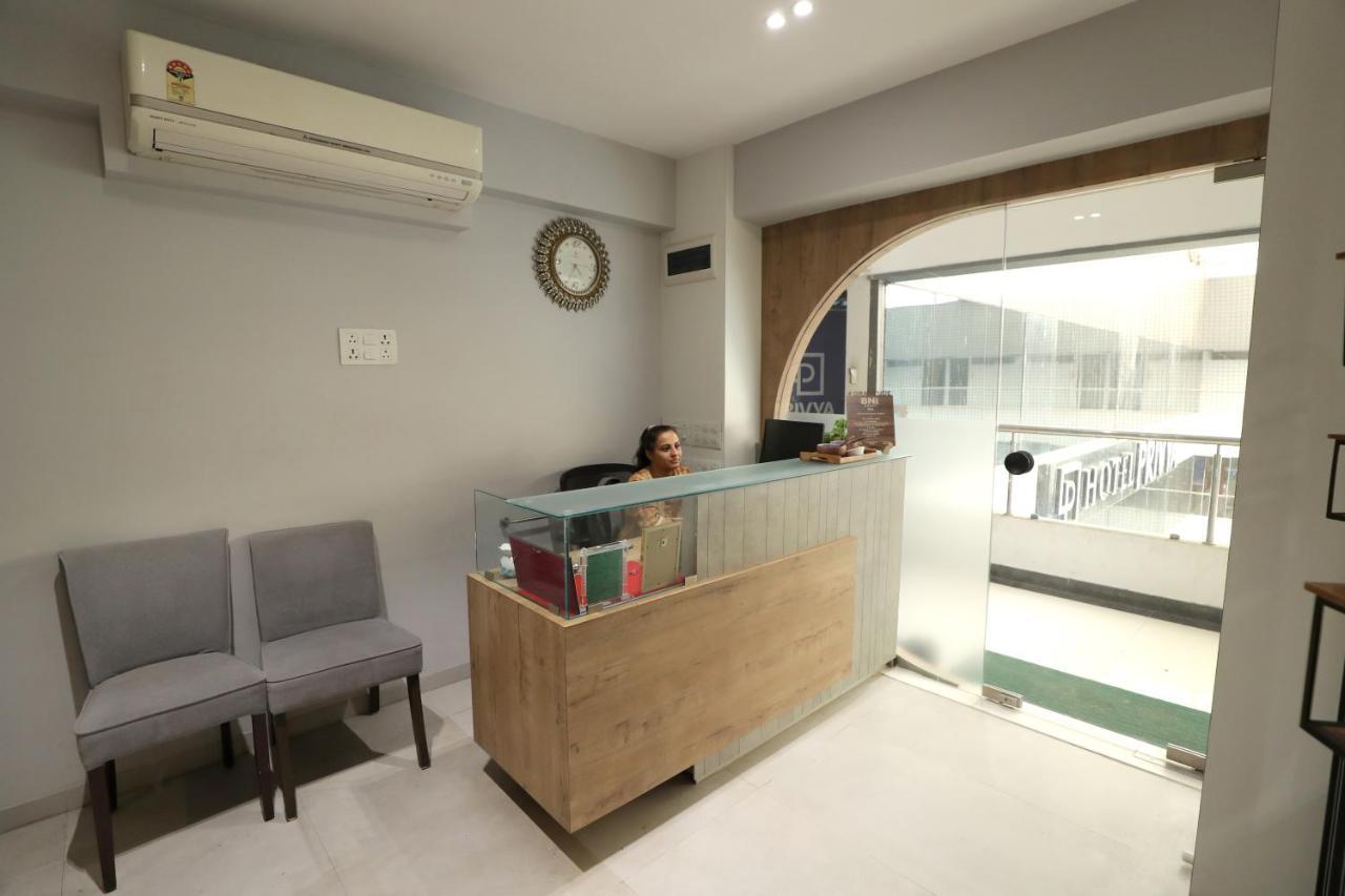 Hotel Privya Rooms And Banquet Surat Exterior photo