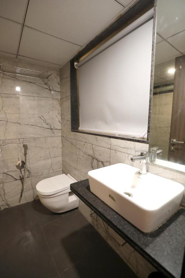 Hotel Privya Rooms And Banquet Surat Exterior photo